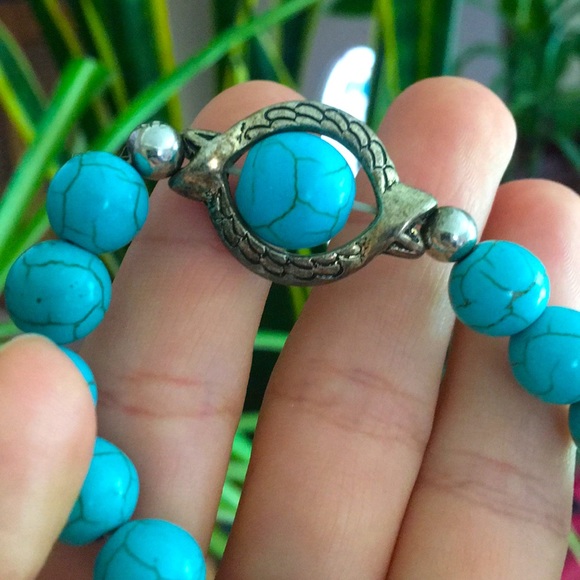 Turquoise beachy beaded bracelet w turtle charm - Picture 3 of 3